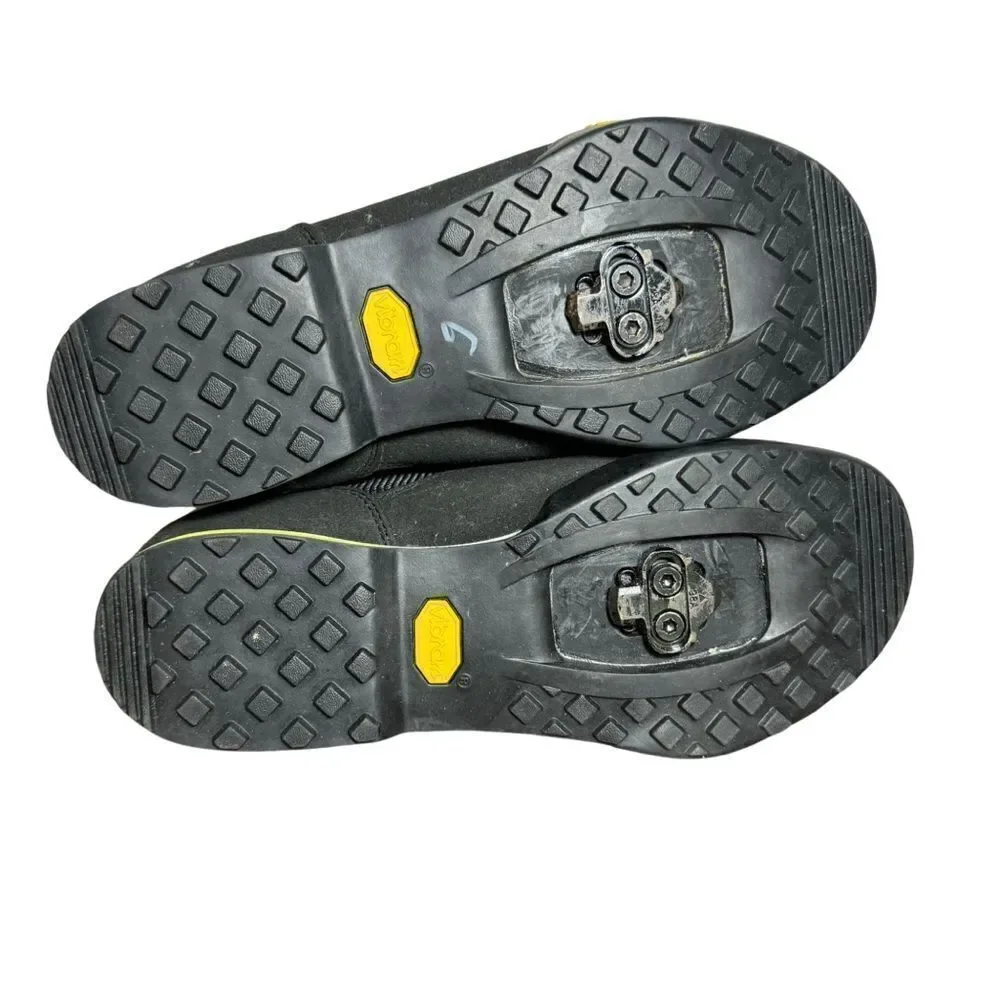 Women’s Giro cycling shoes size 8.5 Black